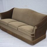 Canapé 3 places danois des années 1960, revêtement en velours vert olive, bois de hêtre.