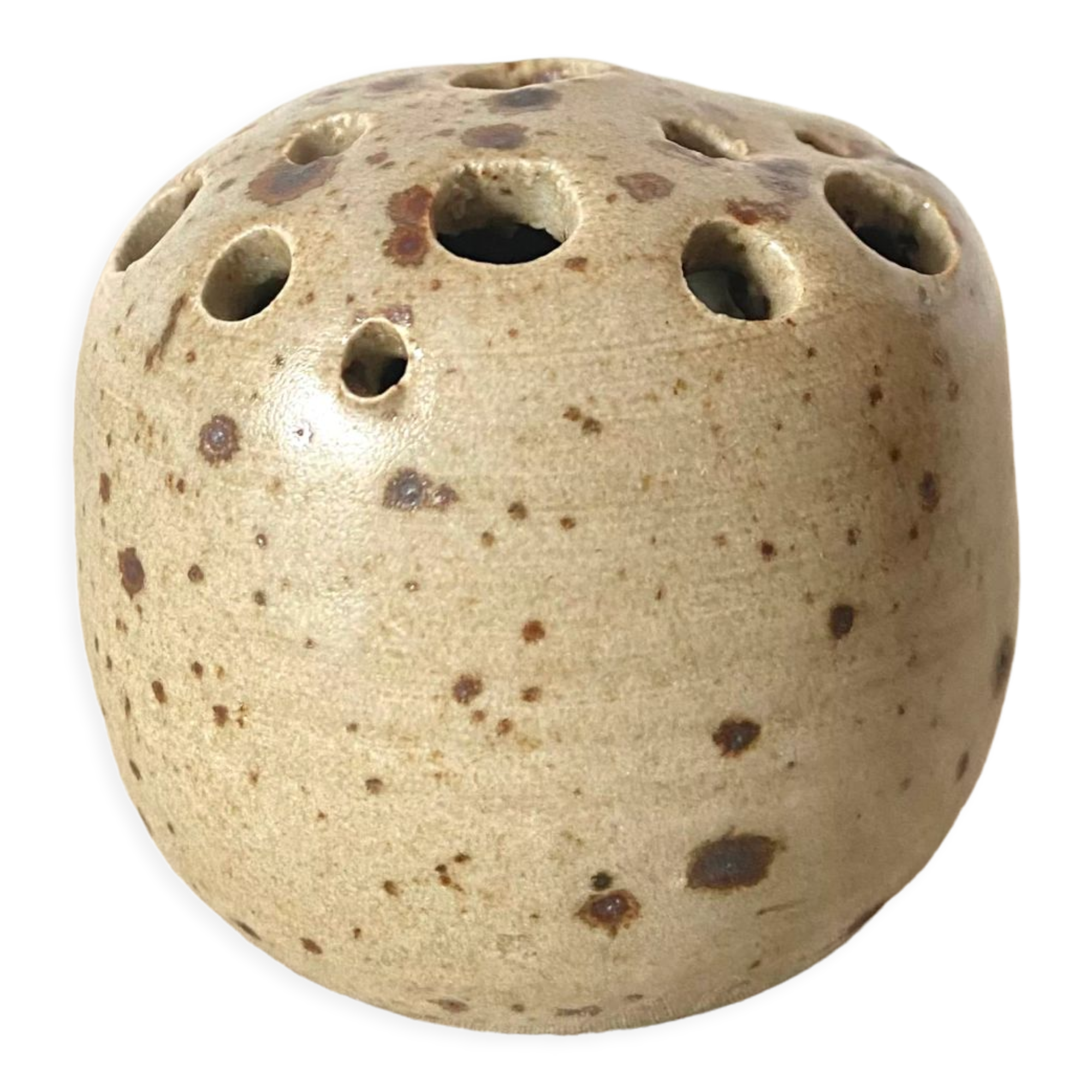 Pique flowers in vintage stoneware