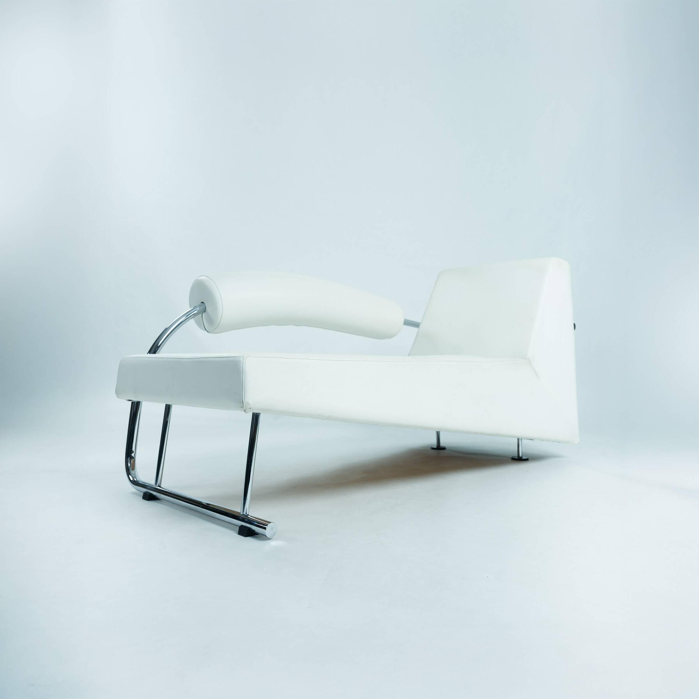 Dutch design Rob Eckhardt chaise longue white leather tubular steel, 1980s