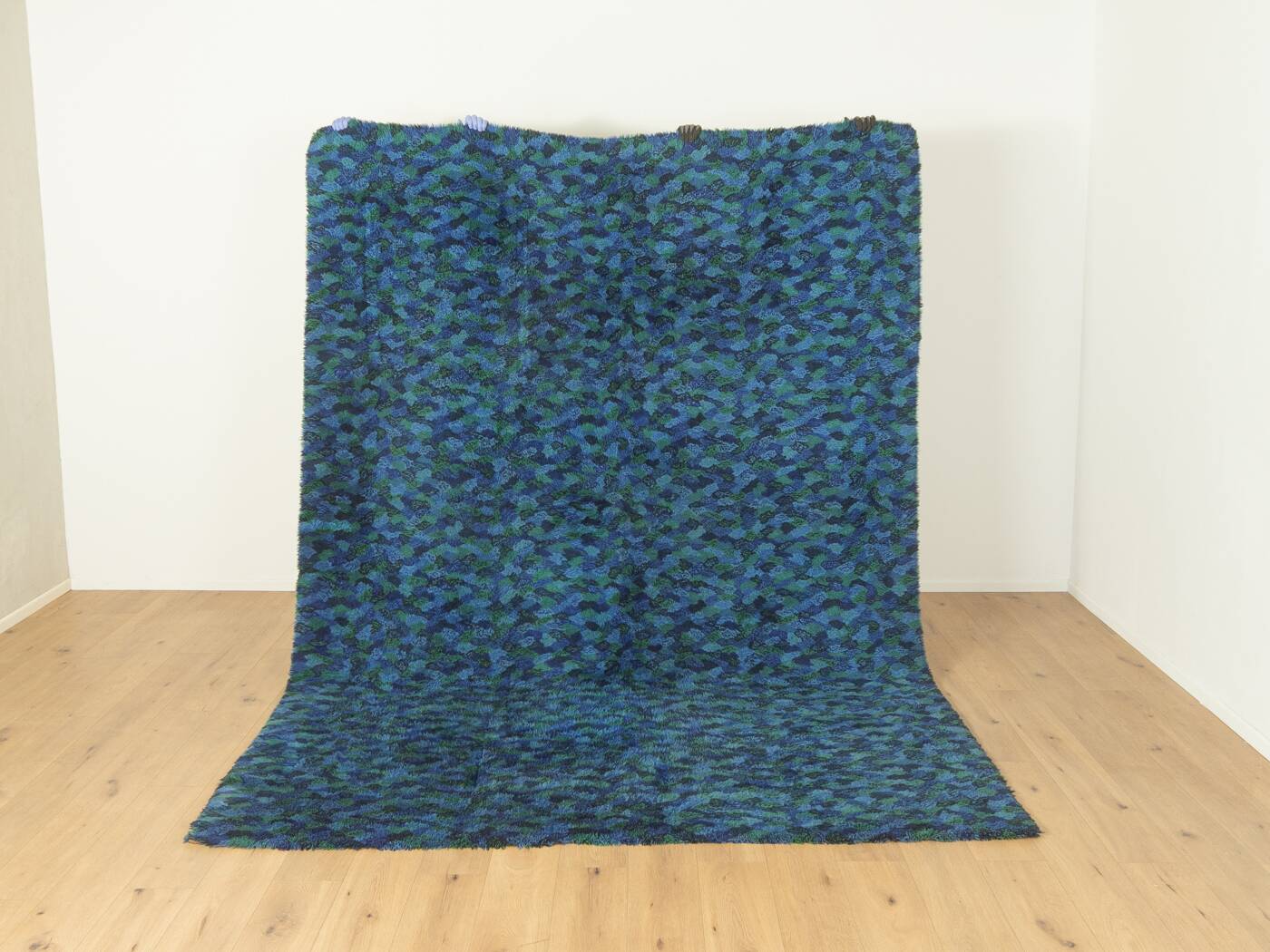 1970s shag carpet, 250 x 350