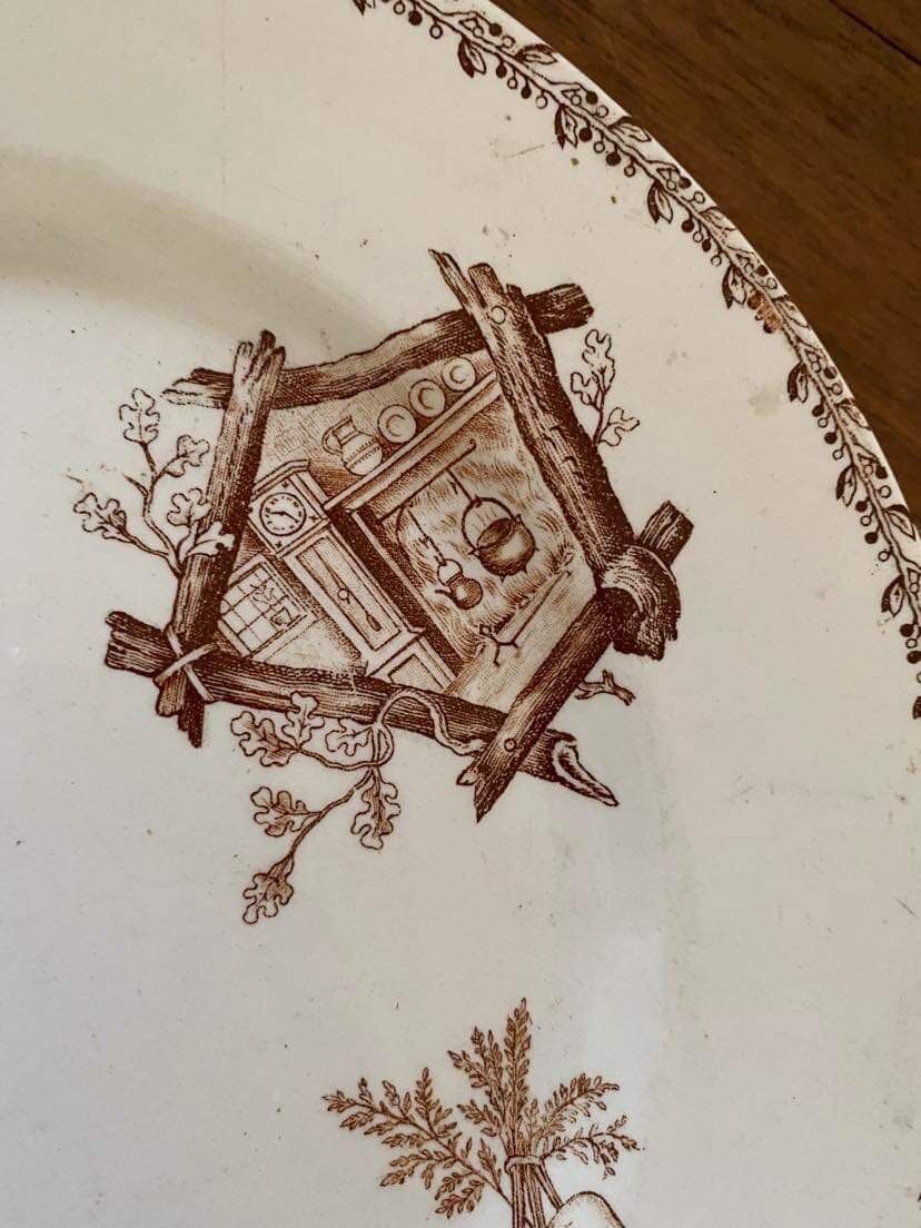 Plat rond terre de fer sépia.