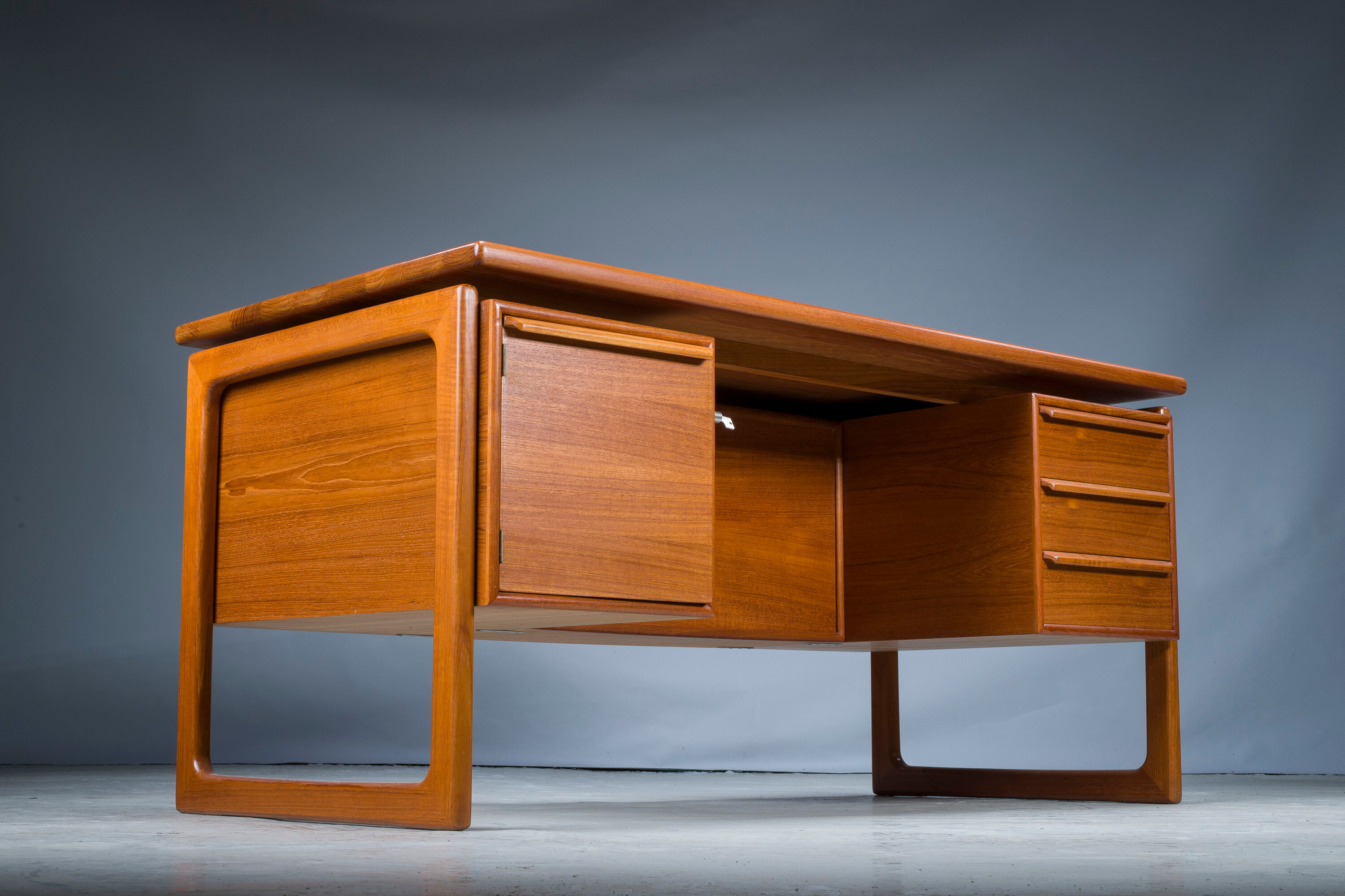 Freestanding Teak Desk from GV Møbler, 1960s