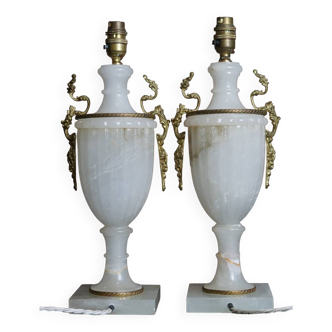 Paire de lampes de table néoclassiques en albâtre laqué