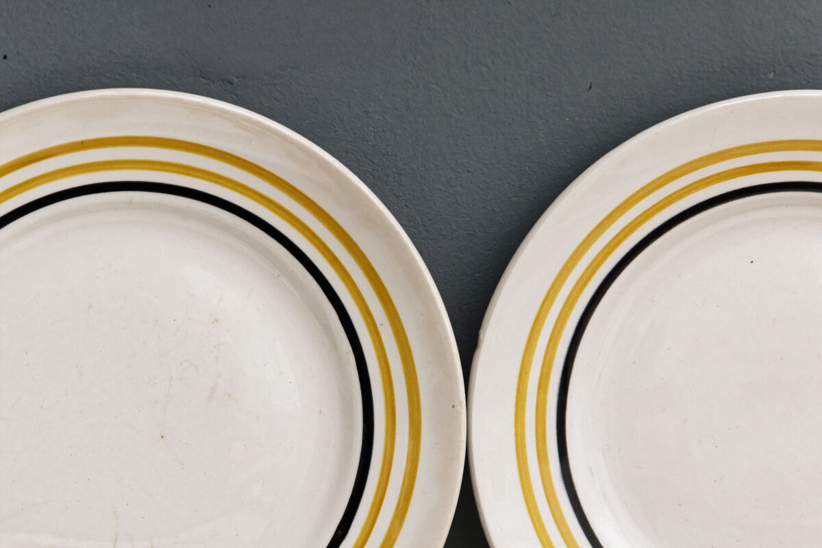 Lot of 9 dessert plates - Wolves Mill