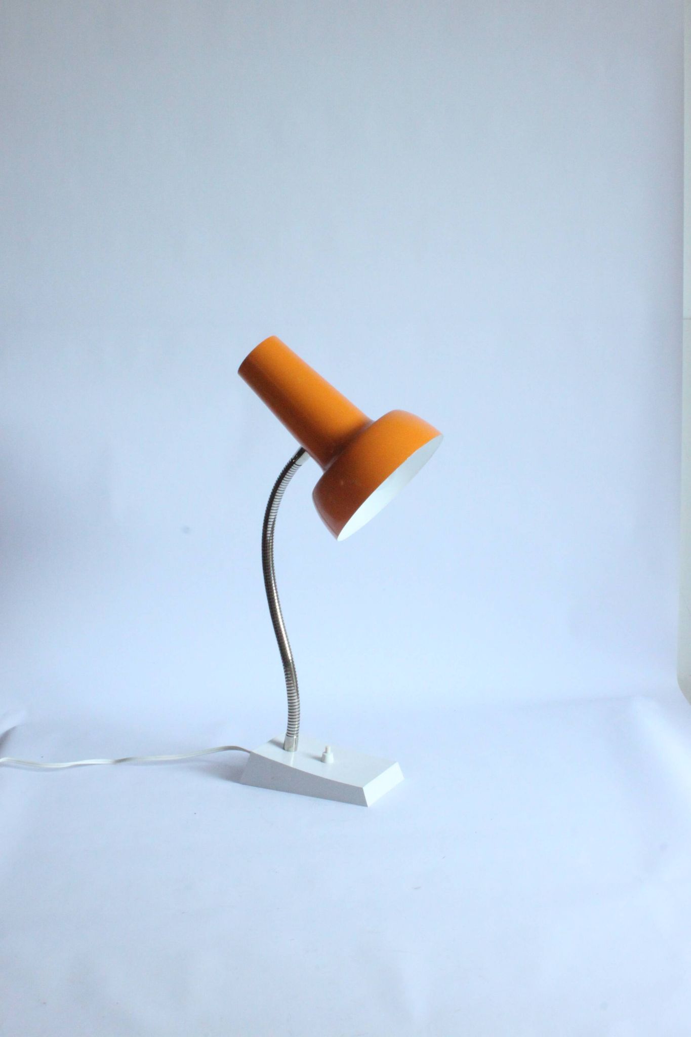 Lampe de bureau en métal orange par Sis Leuchten, Allemagne 1960