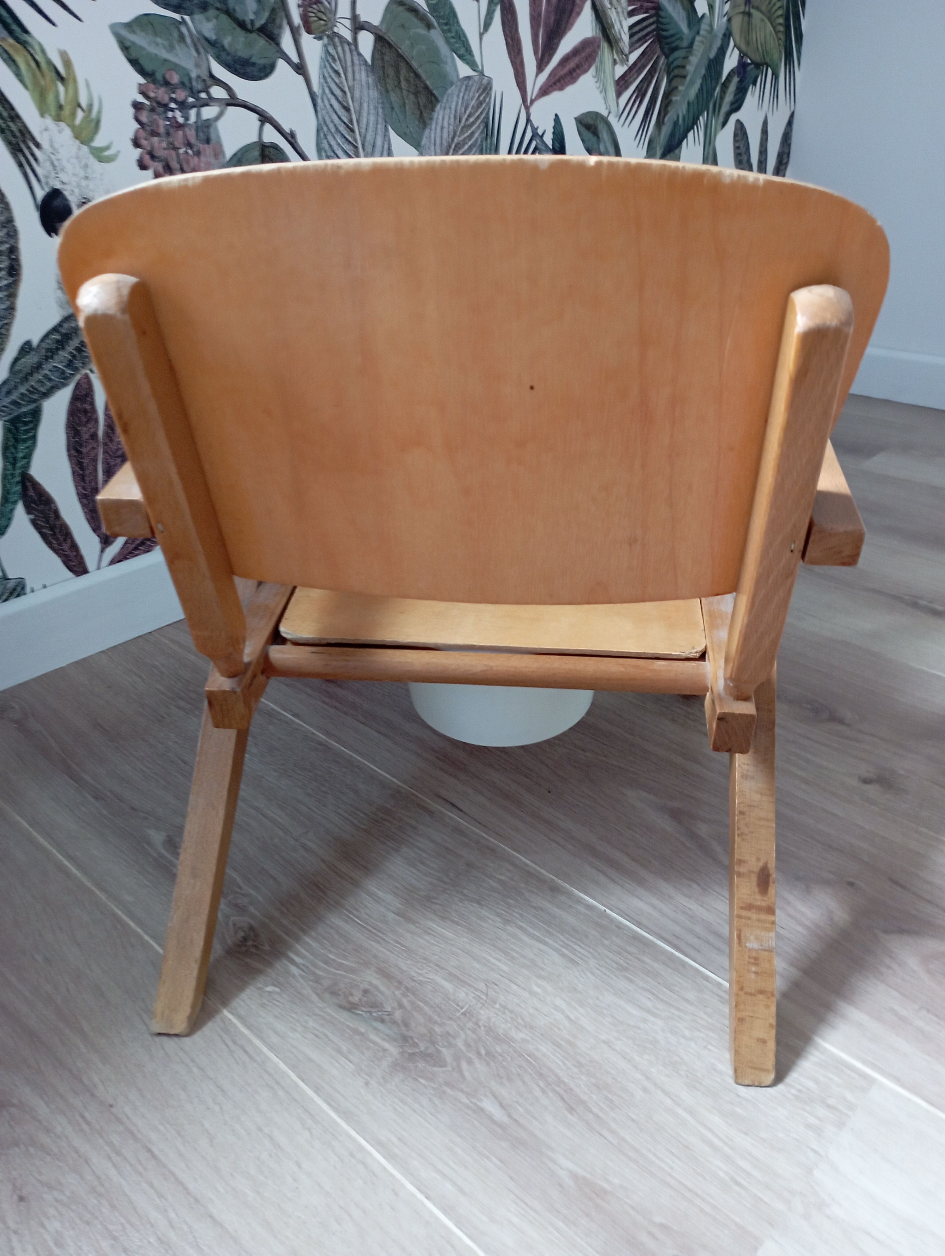 Armchair chair pot child compass feet