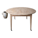 Round farm table
