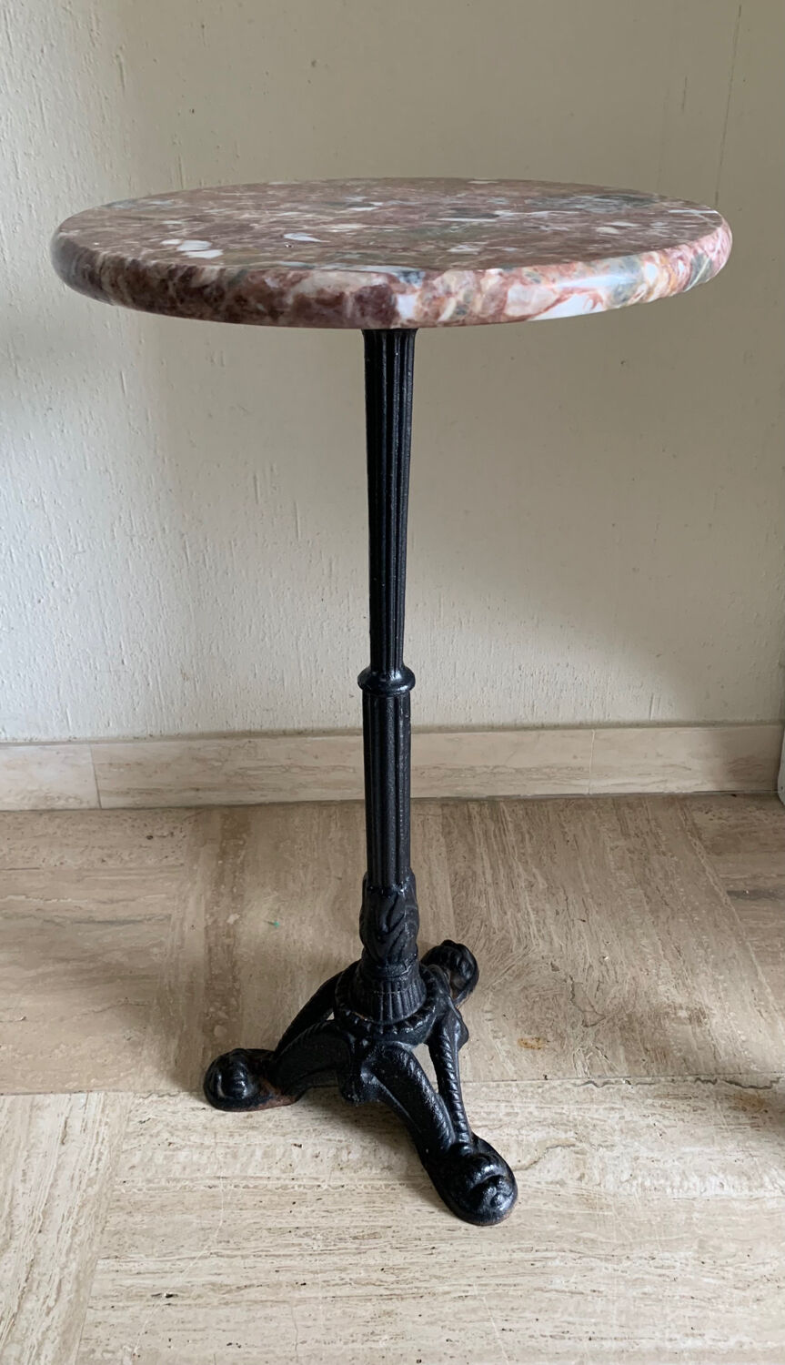 Mini bistro style pedestal table
