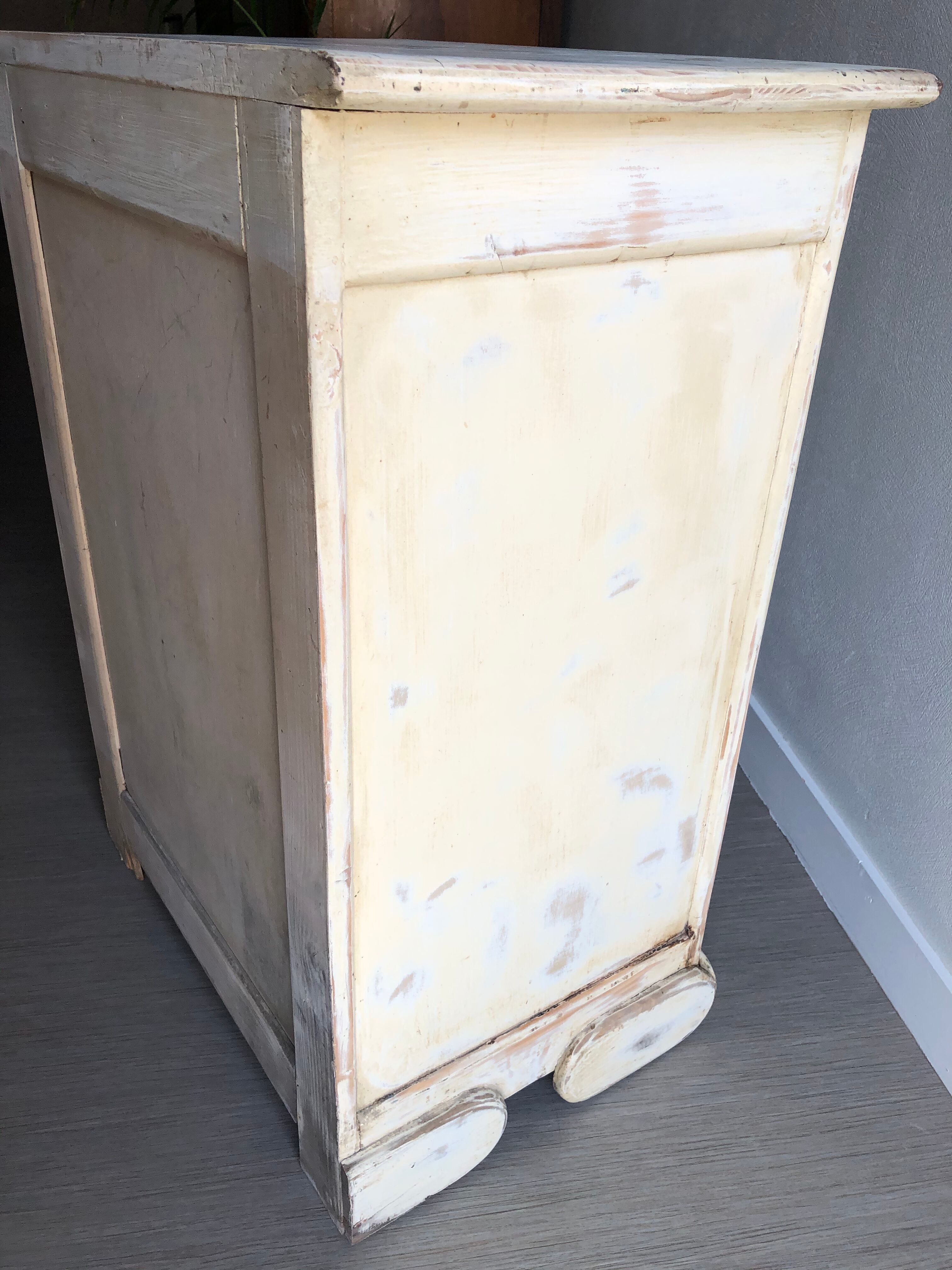 Former patinated confectioner