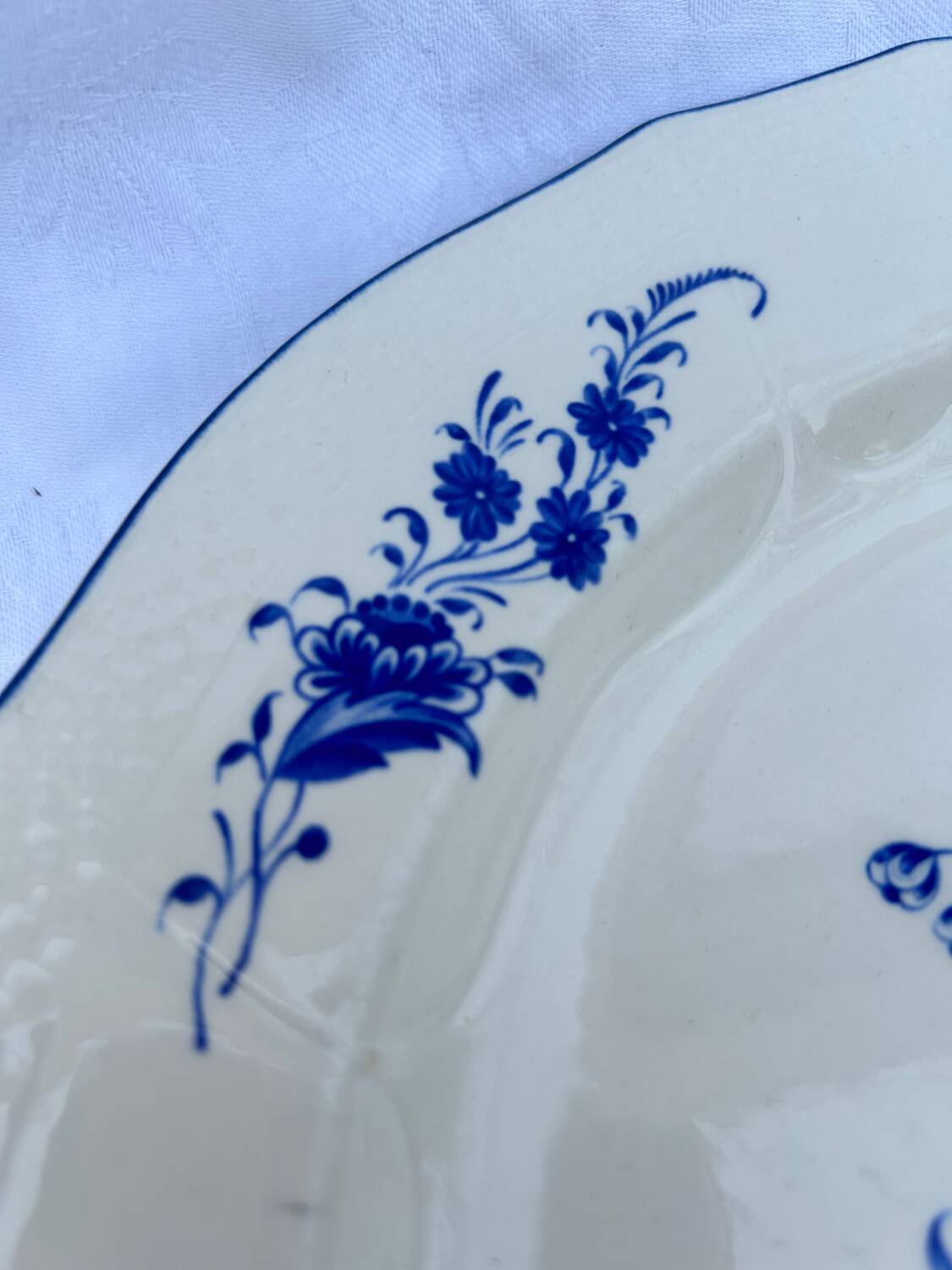 Set of 4 Bleu de Tournay iron earth plates