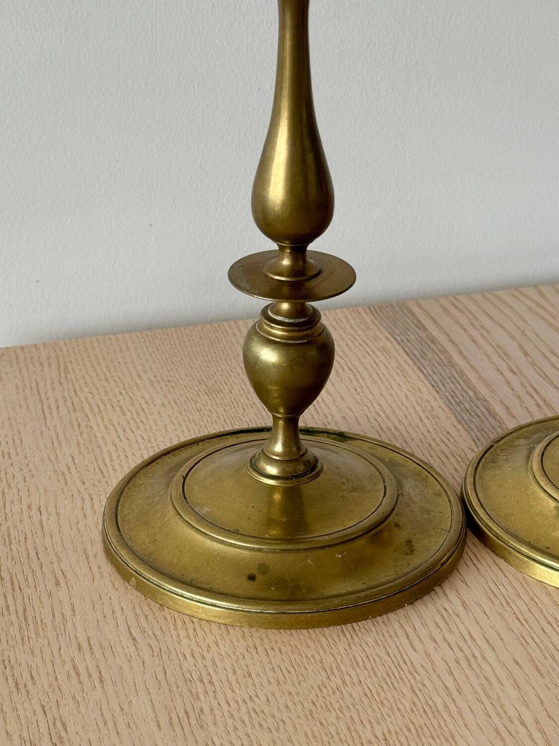 Paire de lustres vintage en laiton massif