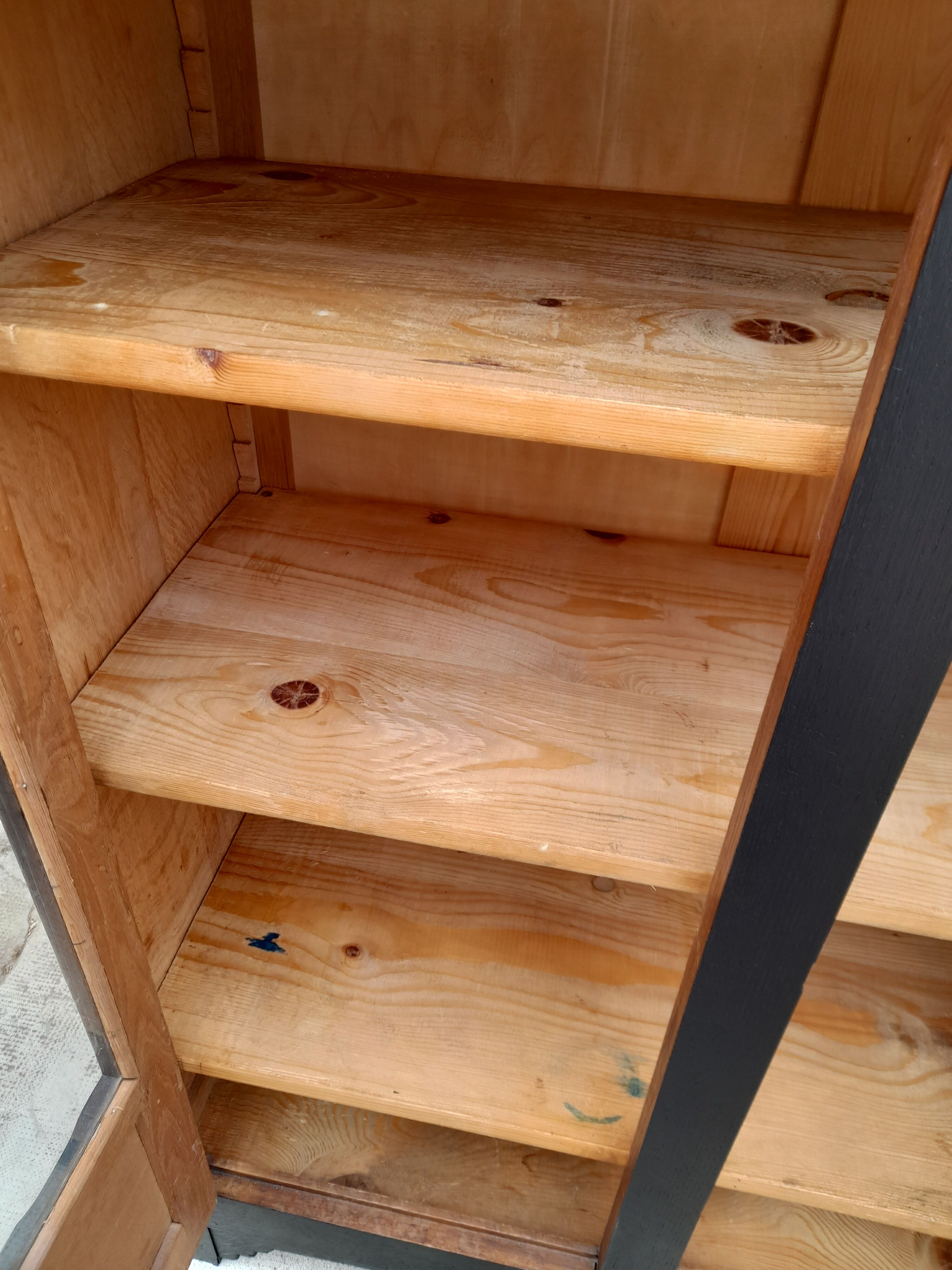 Buffet showcase 3 doors patiné black year 50