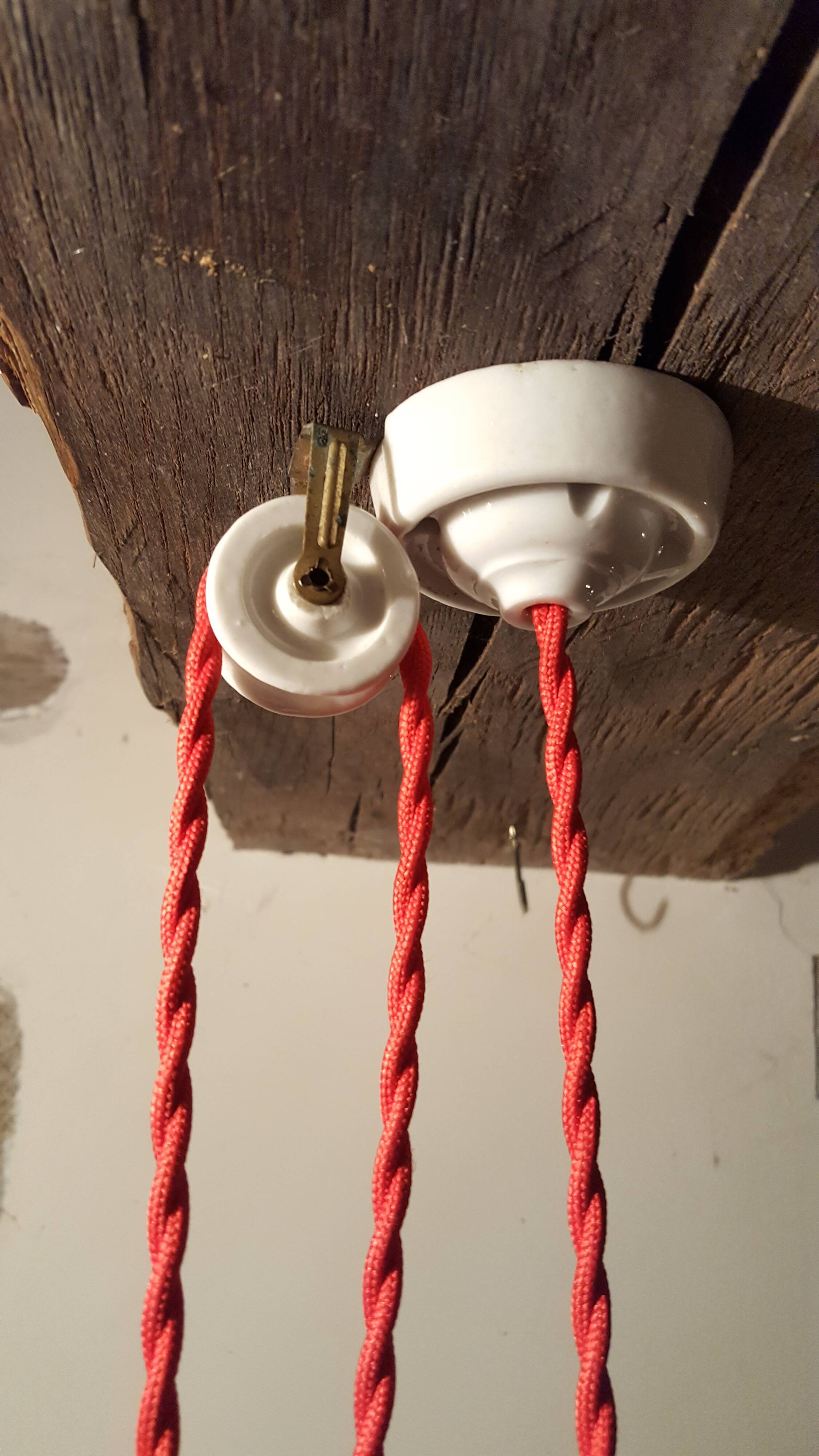 Hanging goes up & down opaline