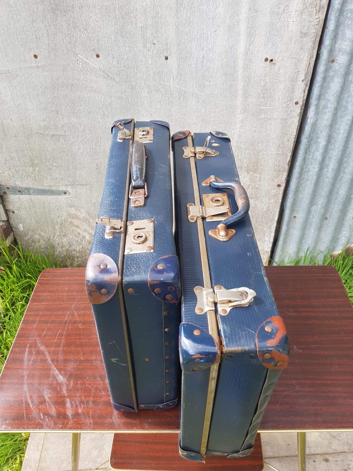 Pair Old Carton Blue Fibre - Reinforcements - Vintage Metal Anse