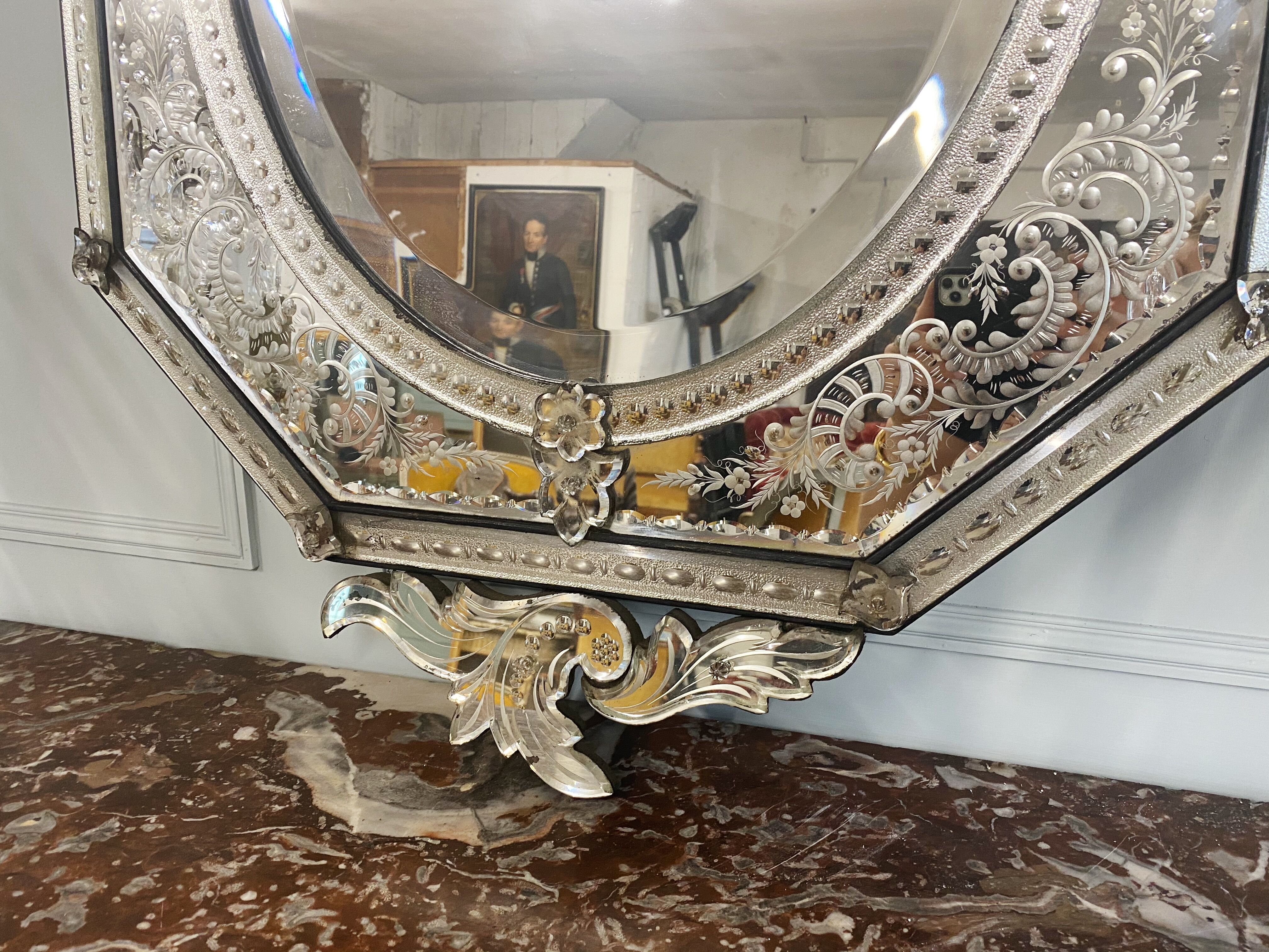 19th century Venitien mirror in bevelled and engraved glass