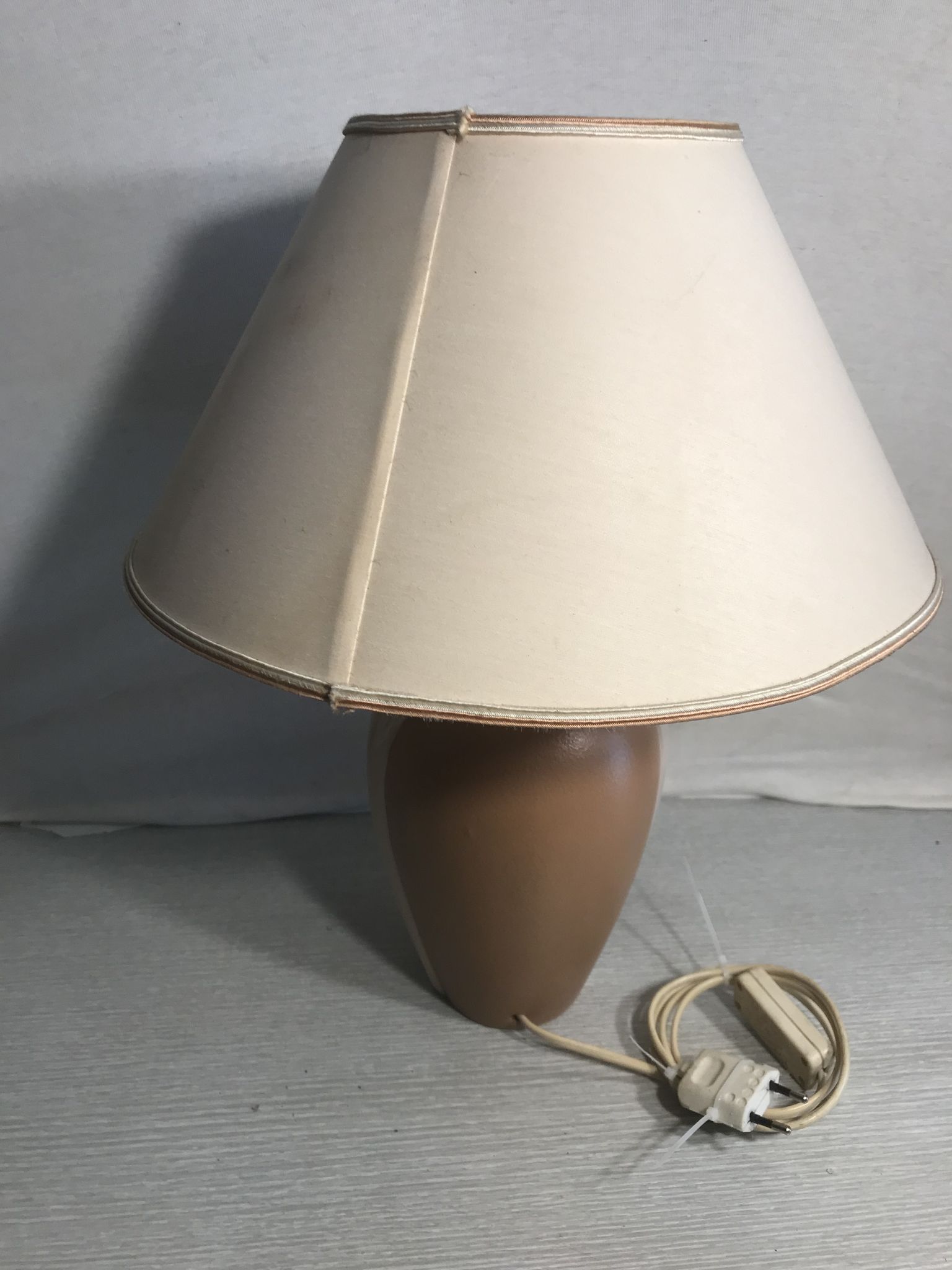Lampe corps céramique beige abat-jour crème vintage