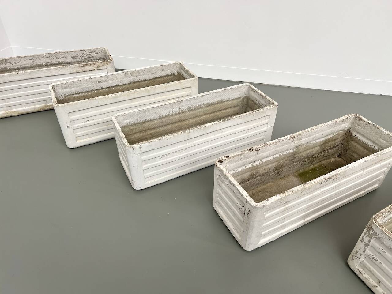 Set of 8 fiber cement planters