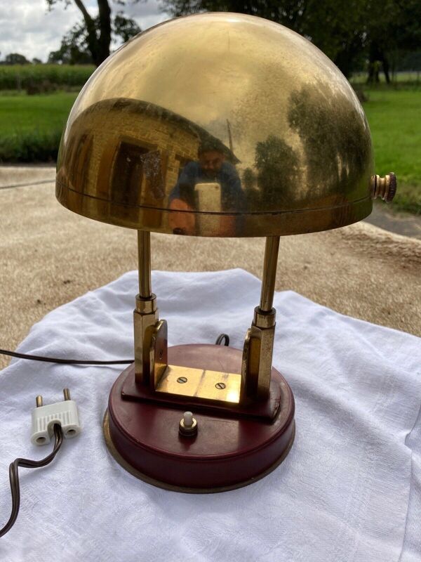 Lampe de bureau art deco moderniste bauhaus métal doré et bronze ou laiton doré