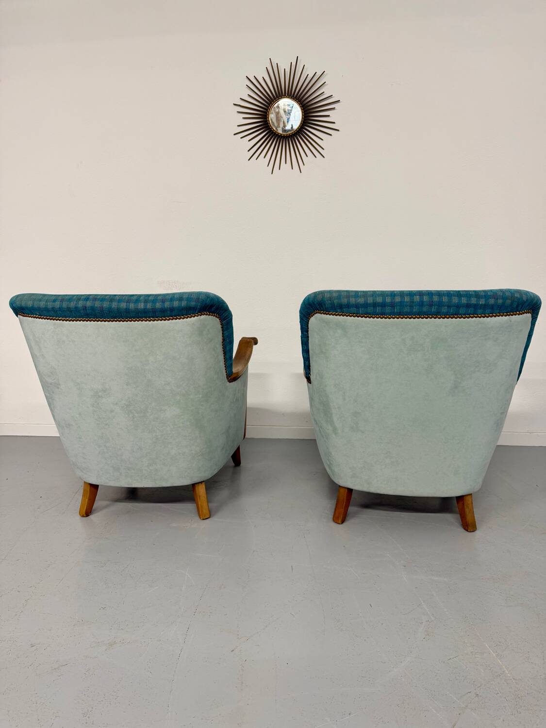 Lot of 2 sculptural Danish design armchairs from the 1940s, vintage.