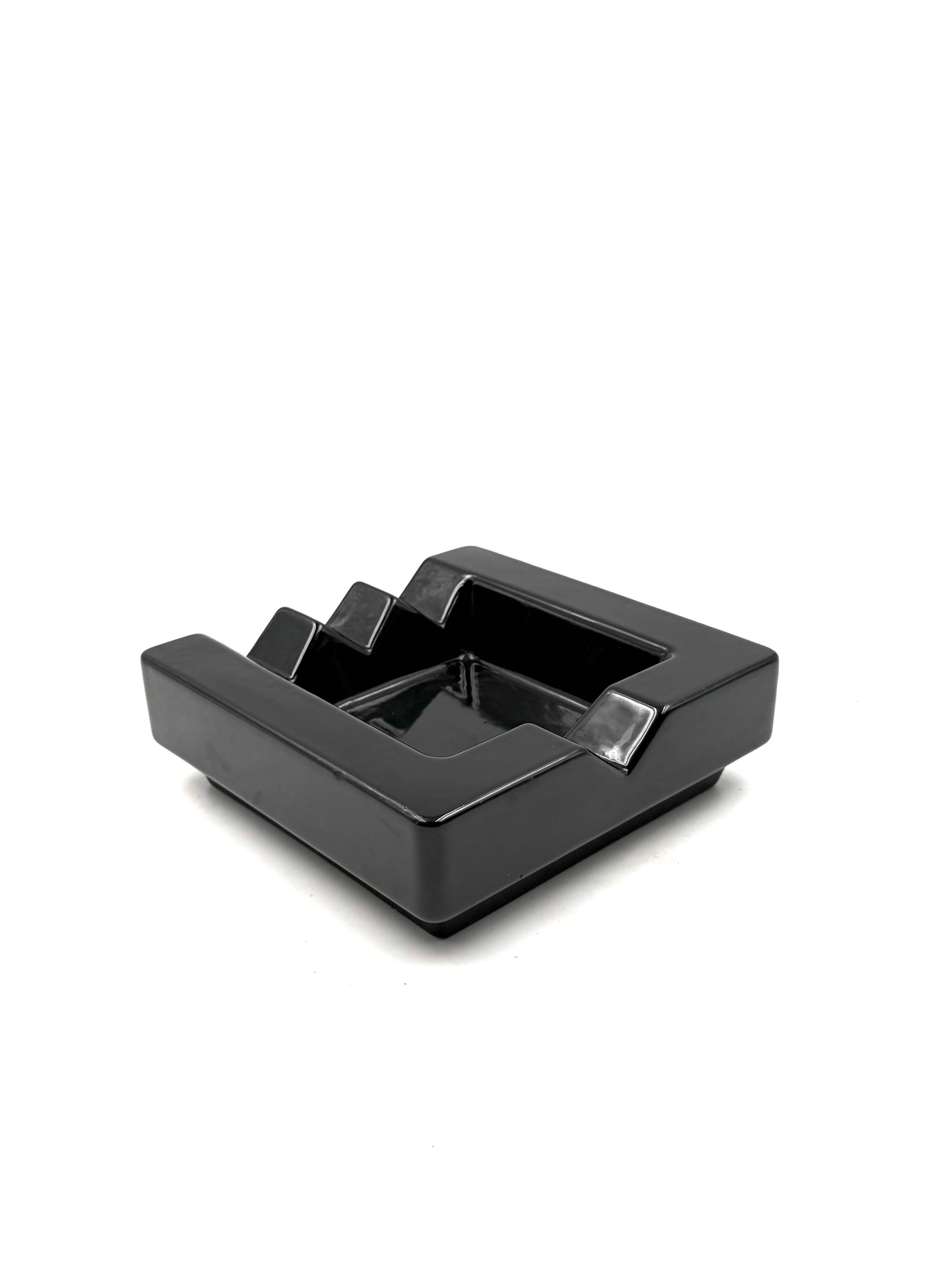Postmodern ceramic ashtray, in the manner of Ettore Sottsass, il Mambruco,