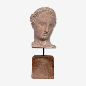 Bust statue pink greek style