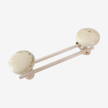 Double coat hook in vintage white lacquered metal