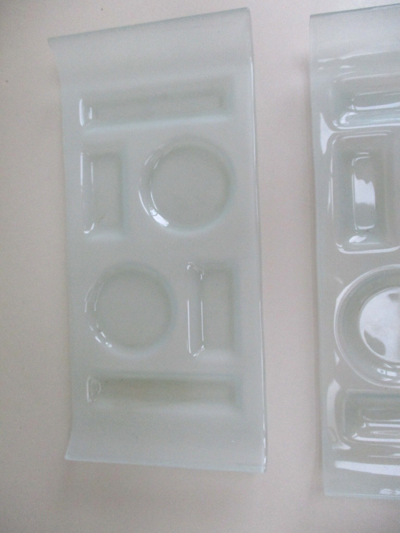 Glass presentation dishes