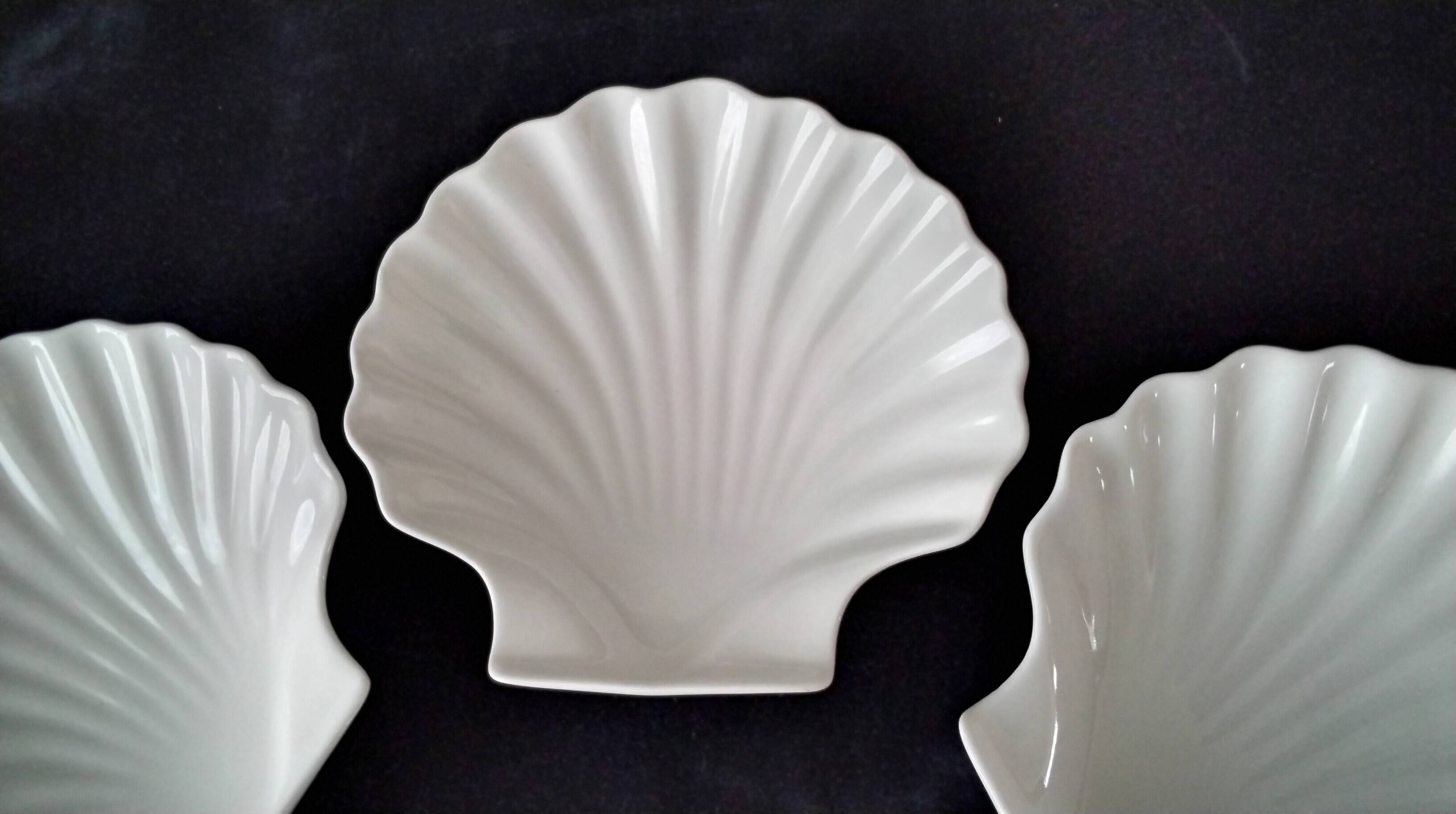 6 white Limoges porcelain shell-shaped dishes