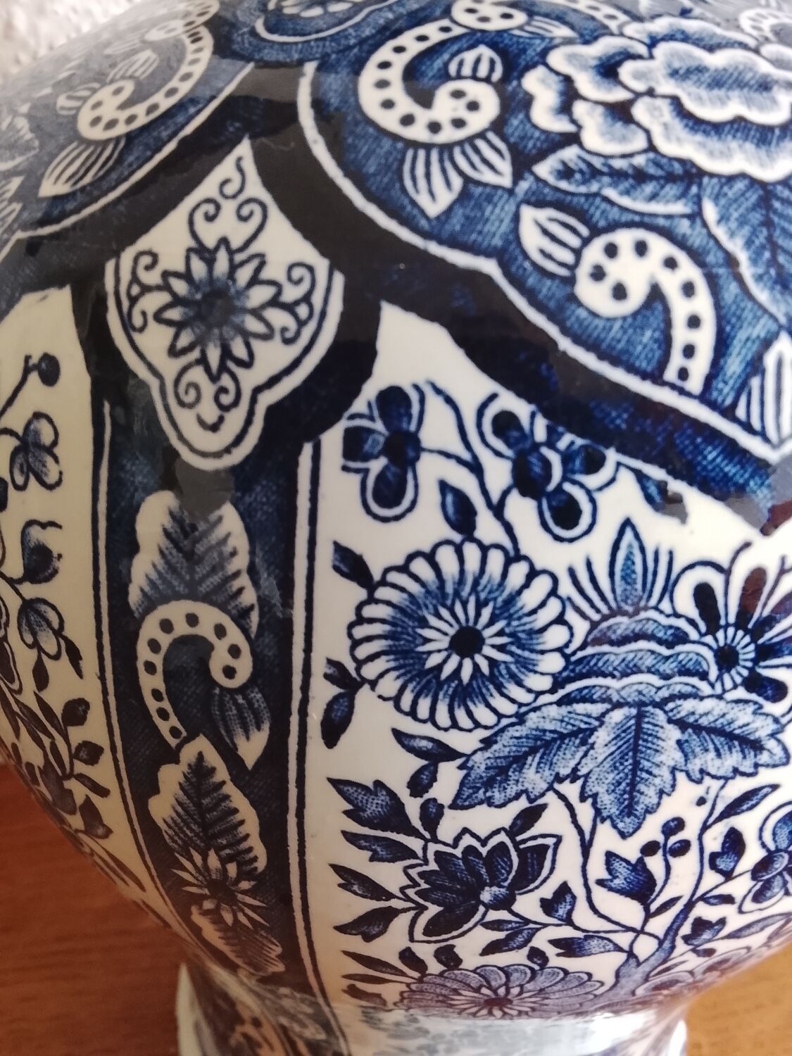 Vase with lid by Boch Delfts