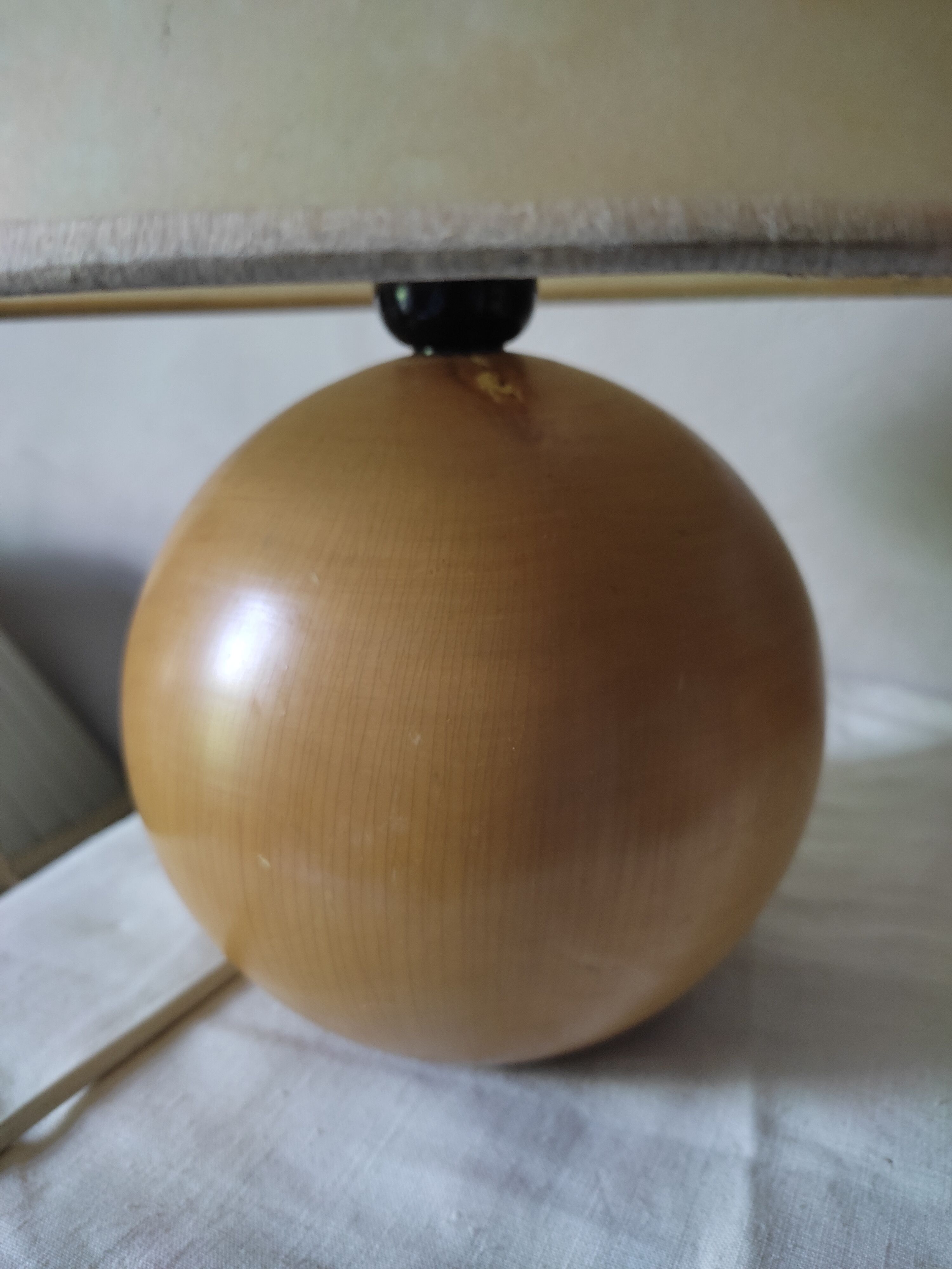 Wooden ball lamp