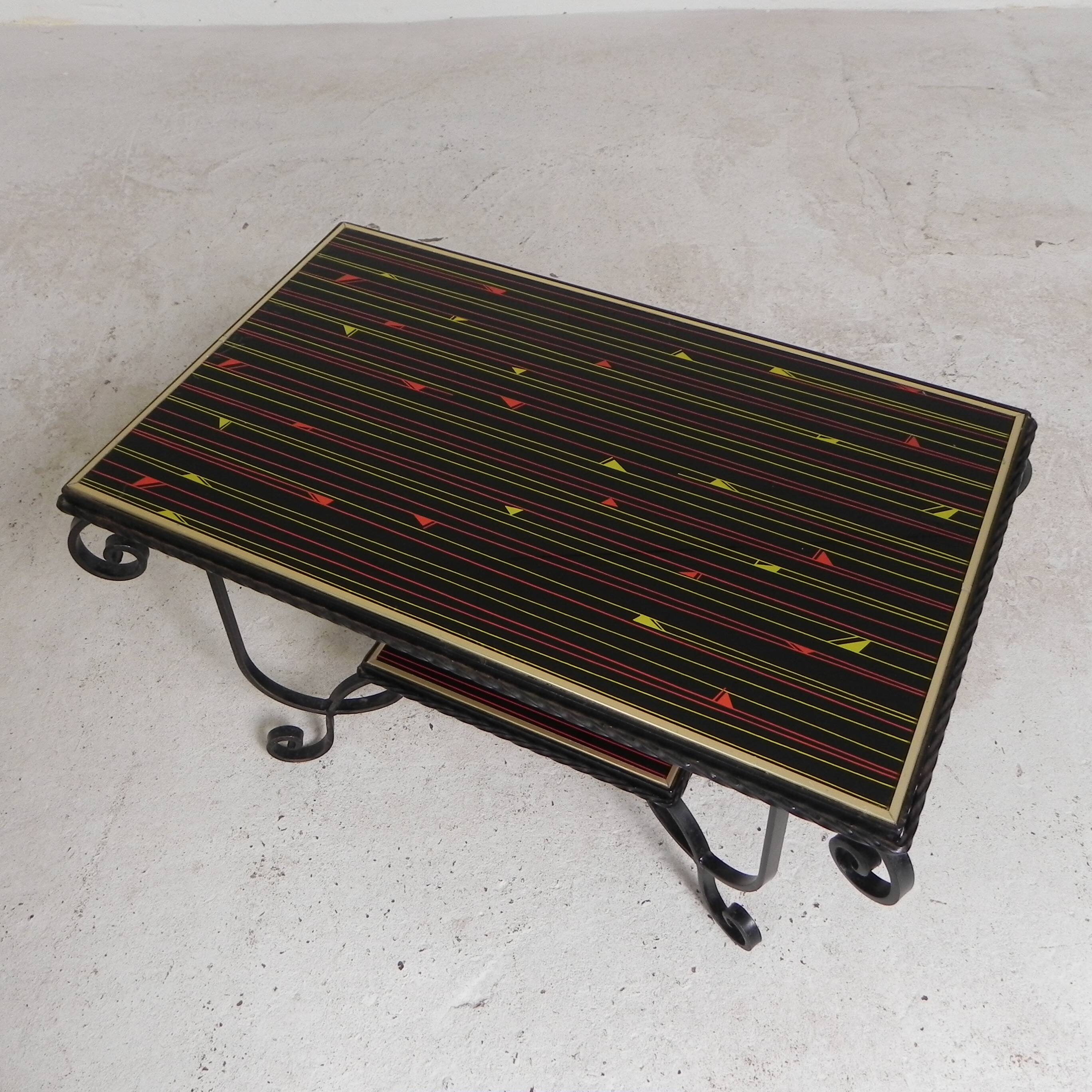 Table basse vintage avec 2 plateaux en verre avec impression des années 50