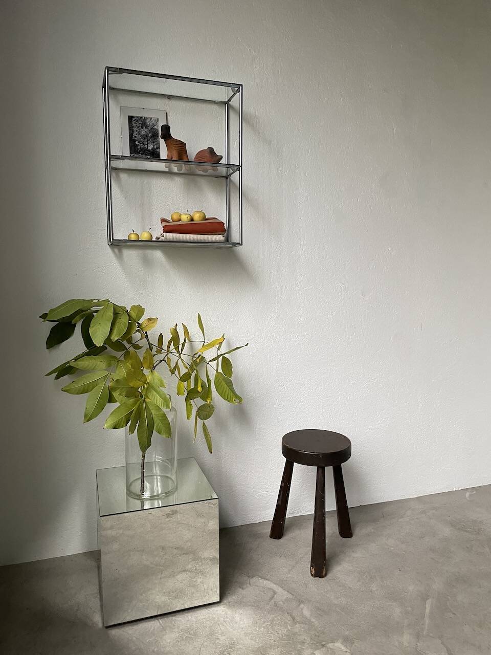 Abstracta Poul Cadovious wall shelf
