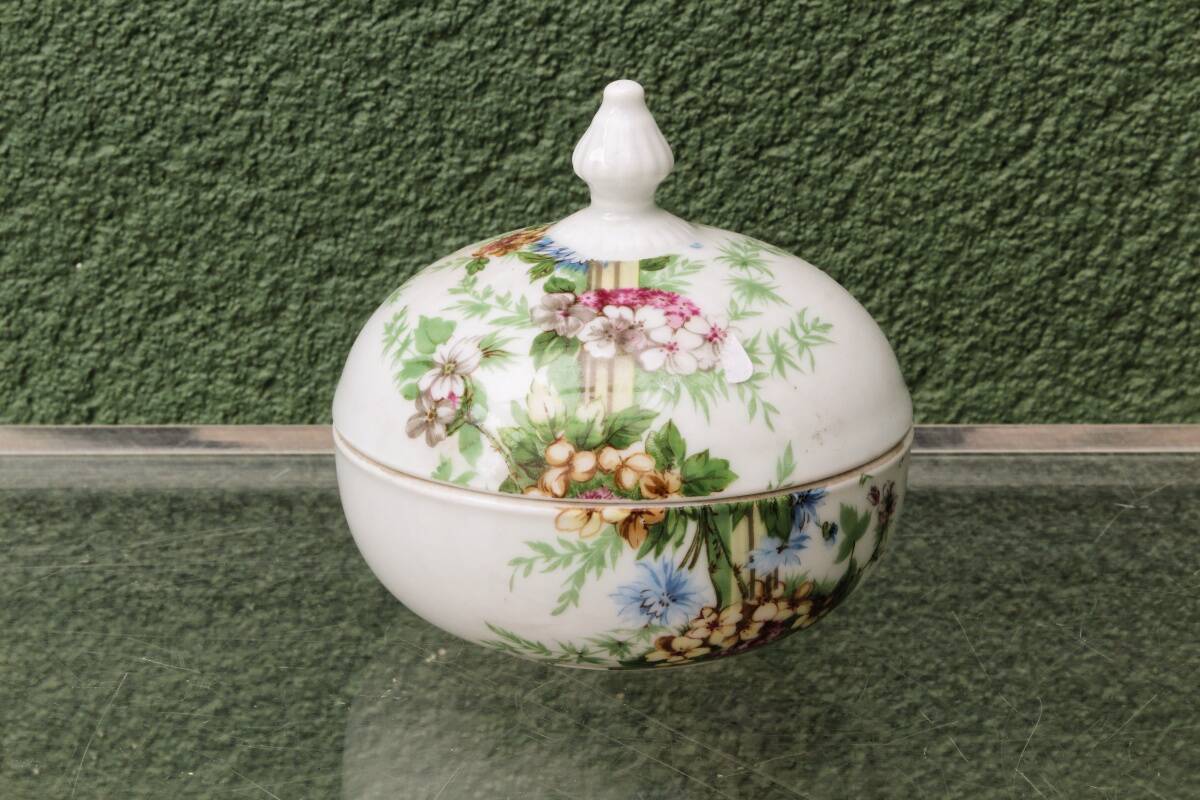 Set of 3 floral porcelain sweet jars from Paris.