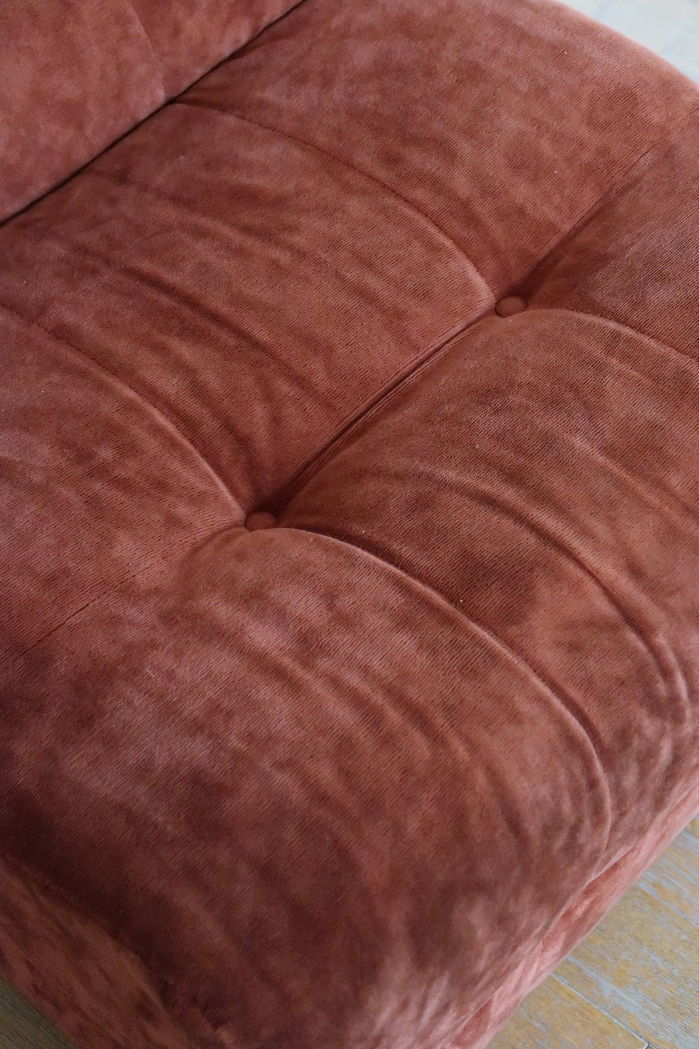 Rusty velvet low chair without arms