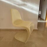 Chaise design en plastique style Panton