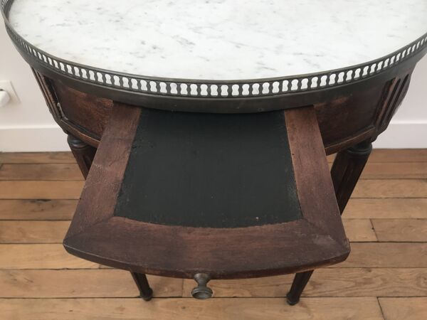 Table bouillotte de style Louis XVI, plateau en marbre blanc