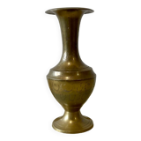 Vase en laiton gravé
