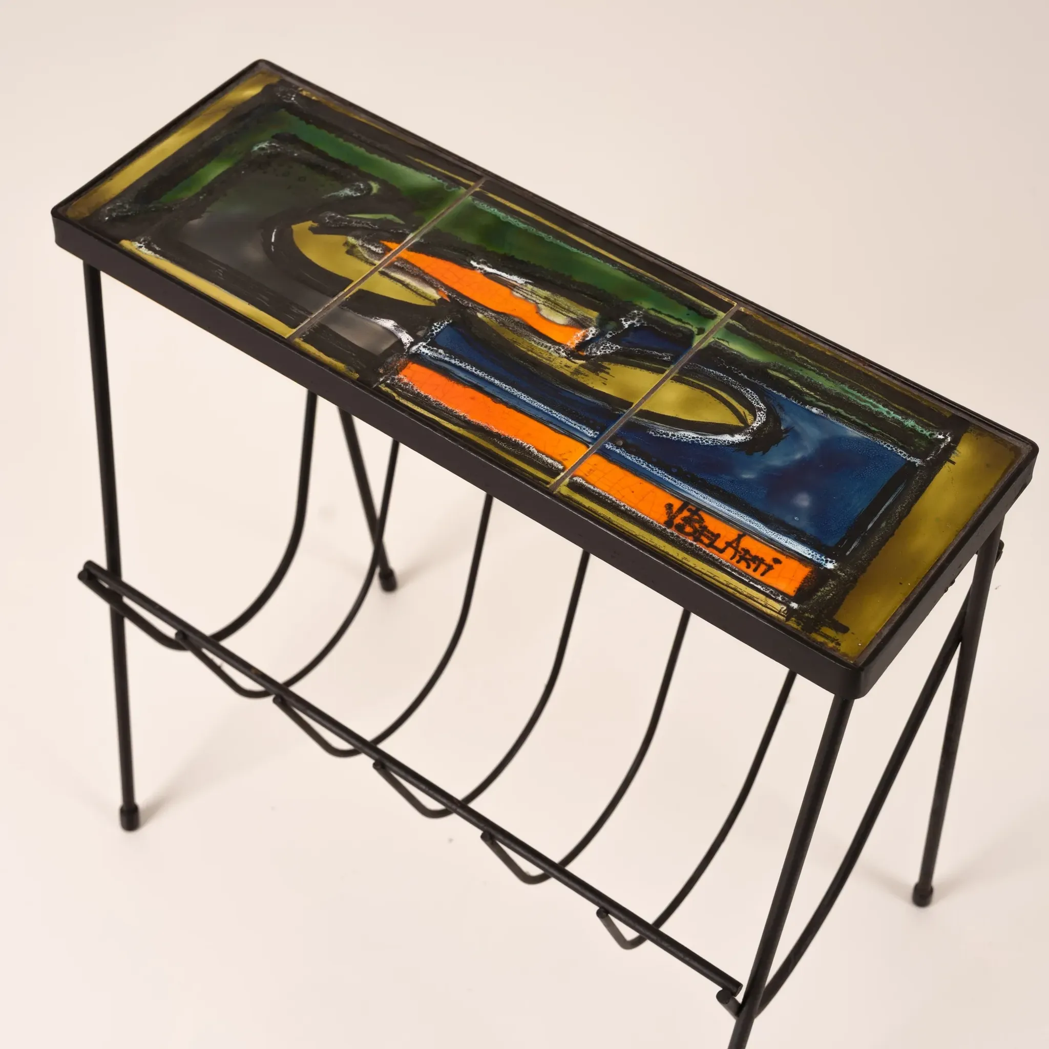Ceramic tile magazine rack by Belarti