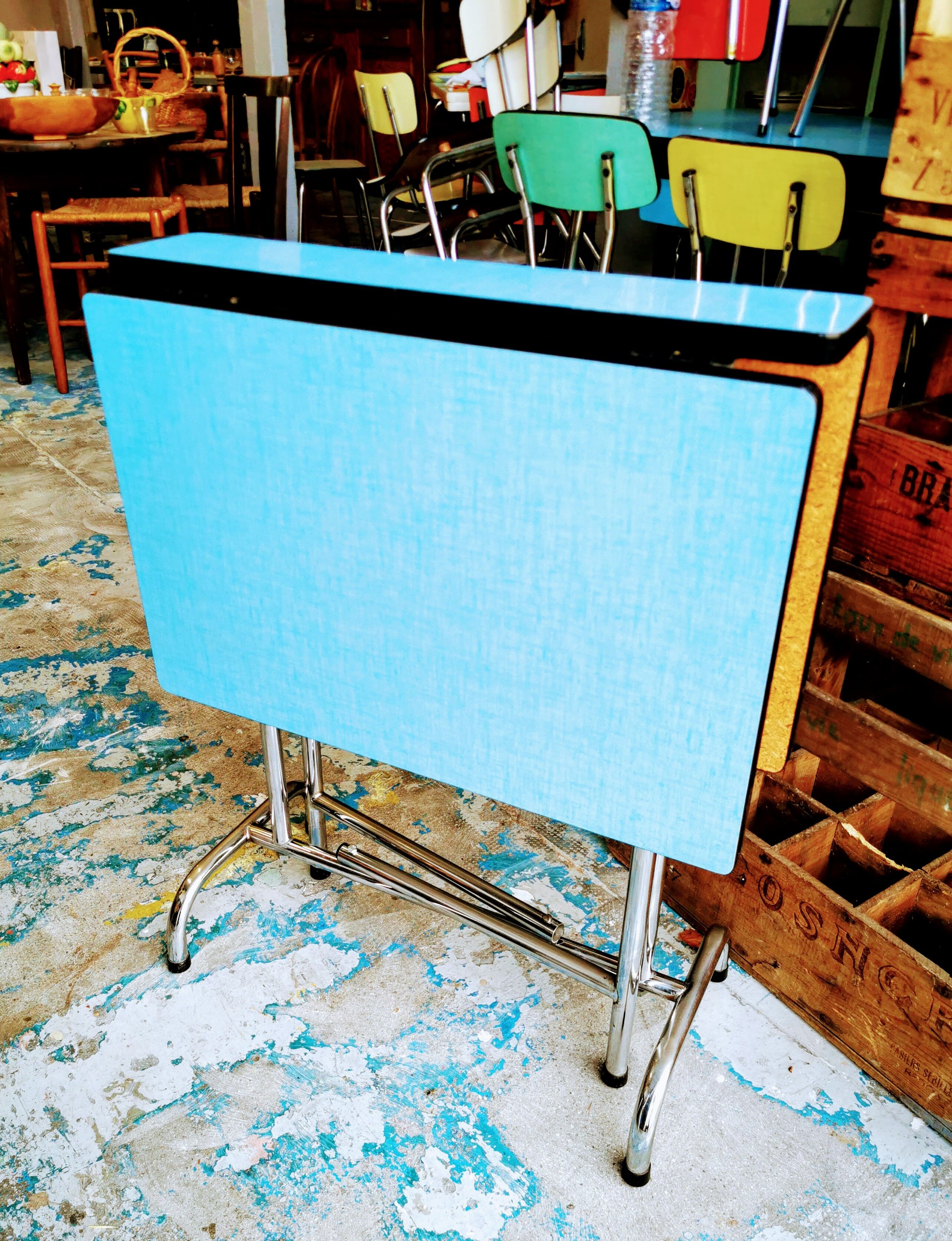 Shapeica folding table