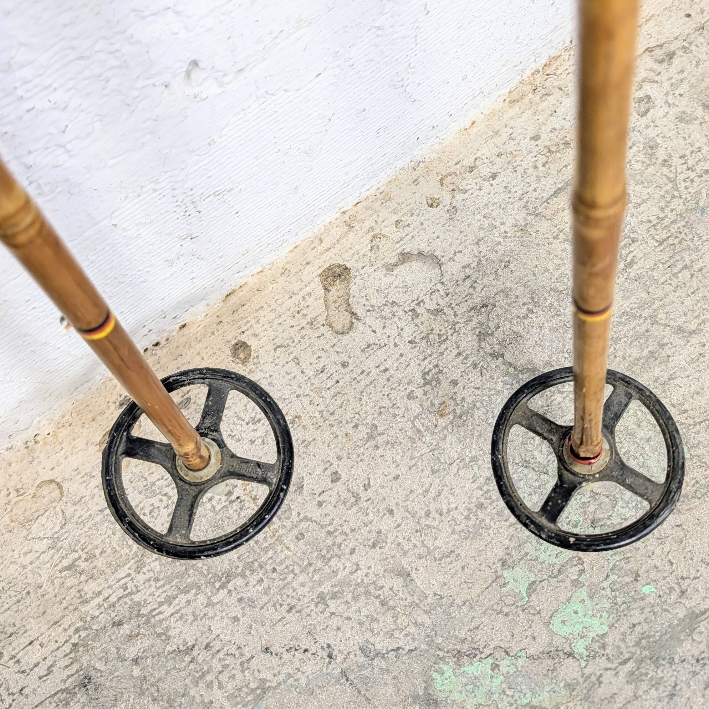 Bâtons de ski en bois