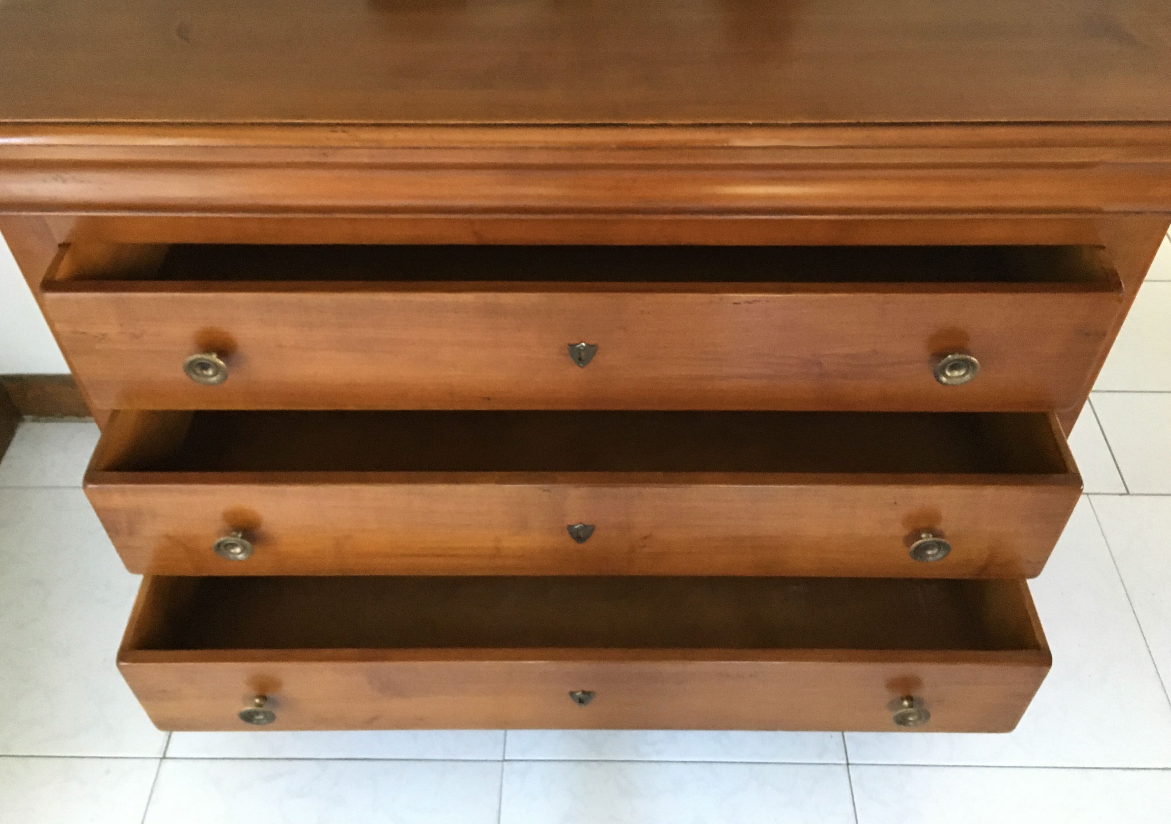 Cherry chest of drawers 4 drawers