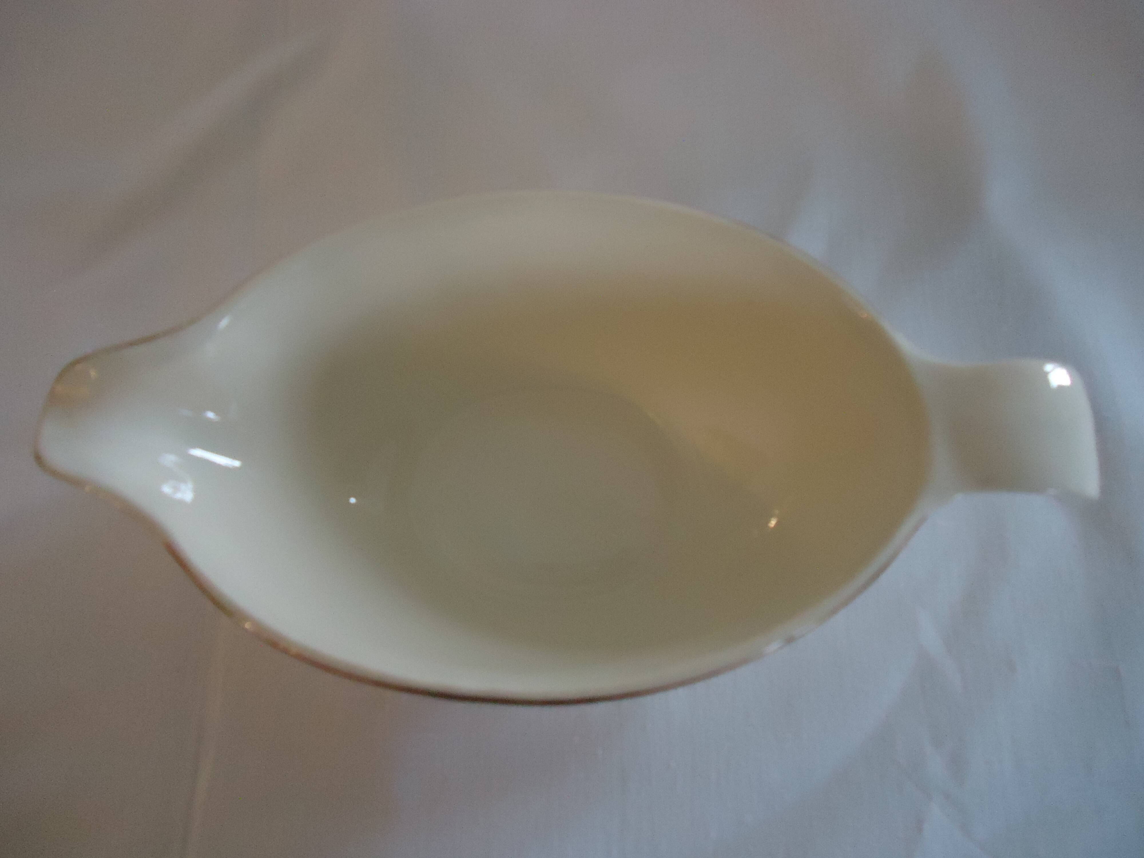 Opaque porcelain gravy boat, digoin sarreguemines, pasteur model