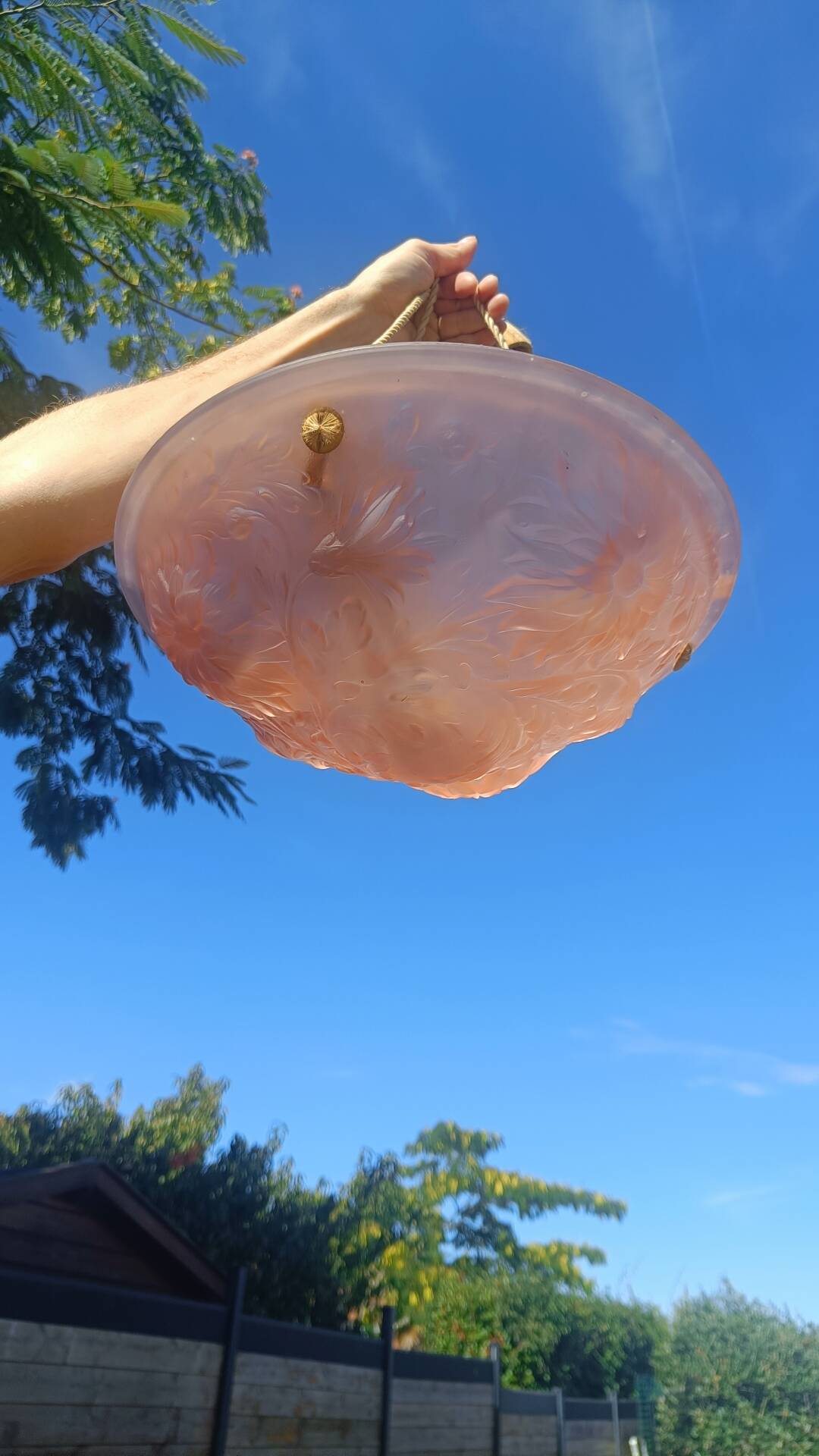 Art Deco suspension from the 1930s in moulded pink glass.