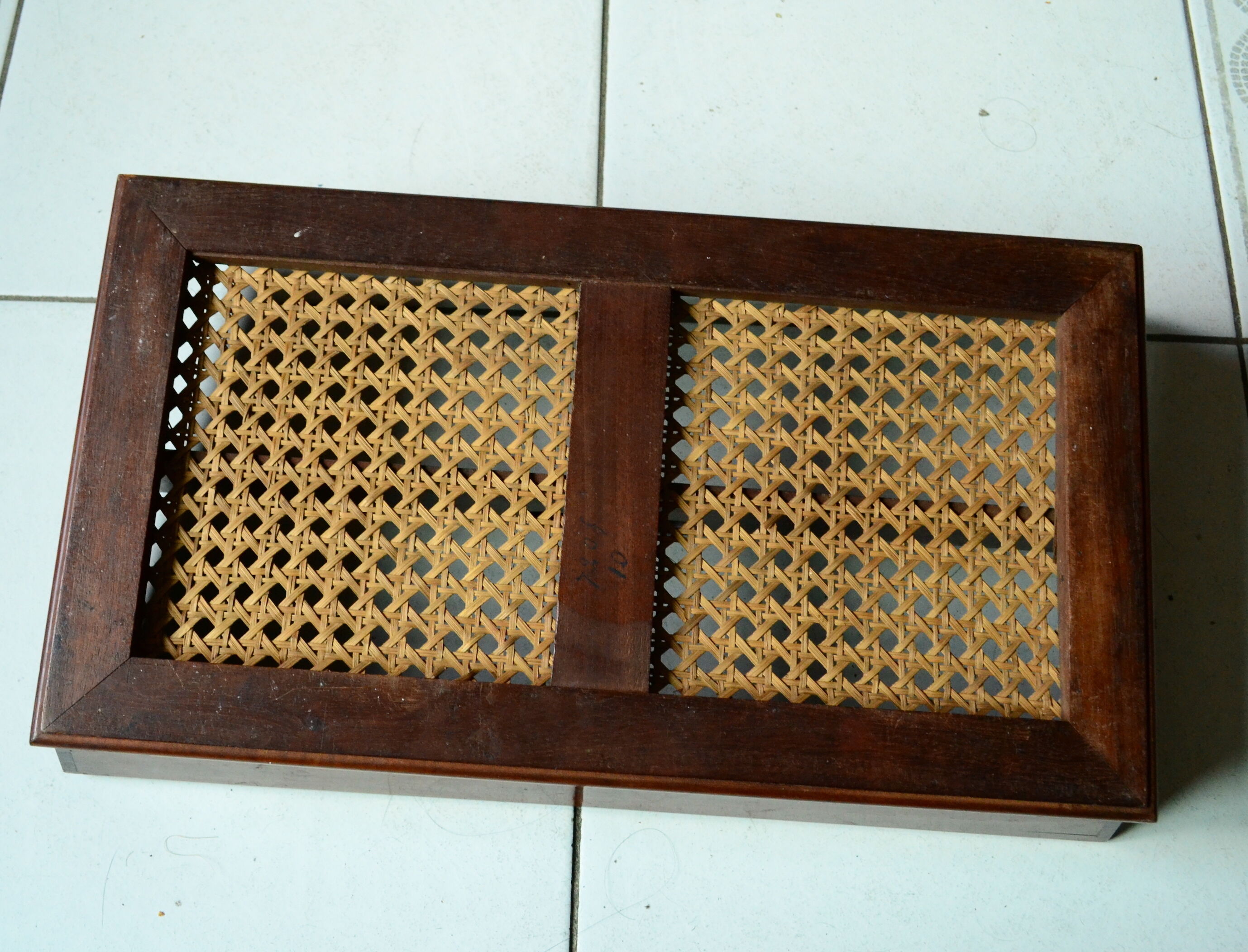 Wood plateau and two compartments