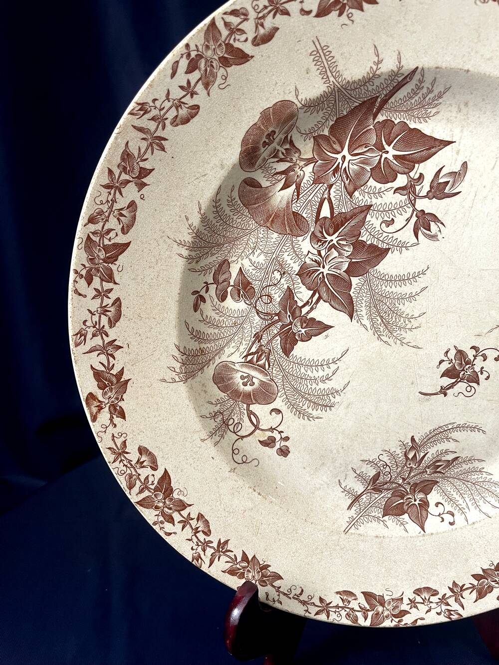 Presentation plate liseron pexonne model grandmother's dishes