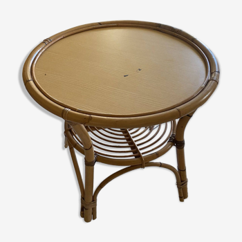 Round rattan table