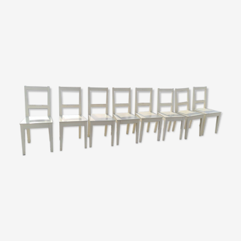 8 chaises blanches en bois