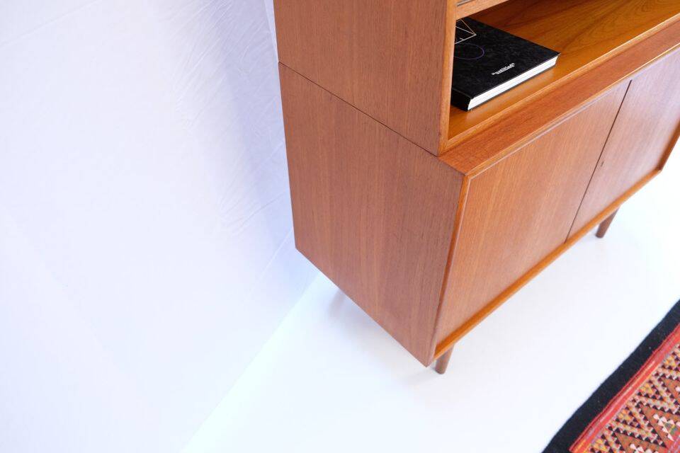 Commode en teck style années 60/70, avec bar, style rétro années 60/70.