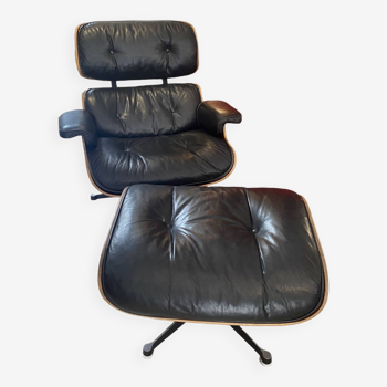 Eames lounge chair and ottoman Mobilier International