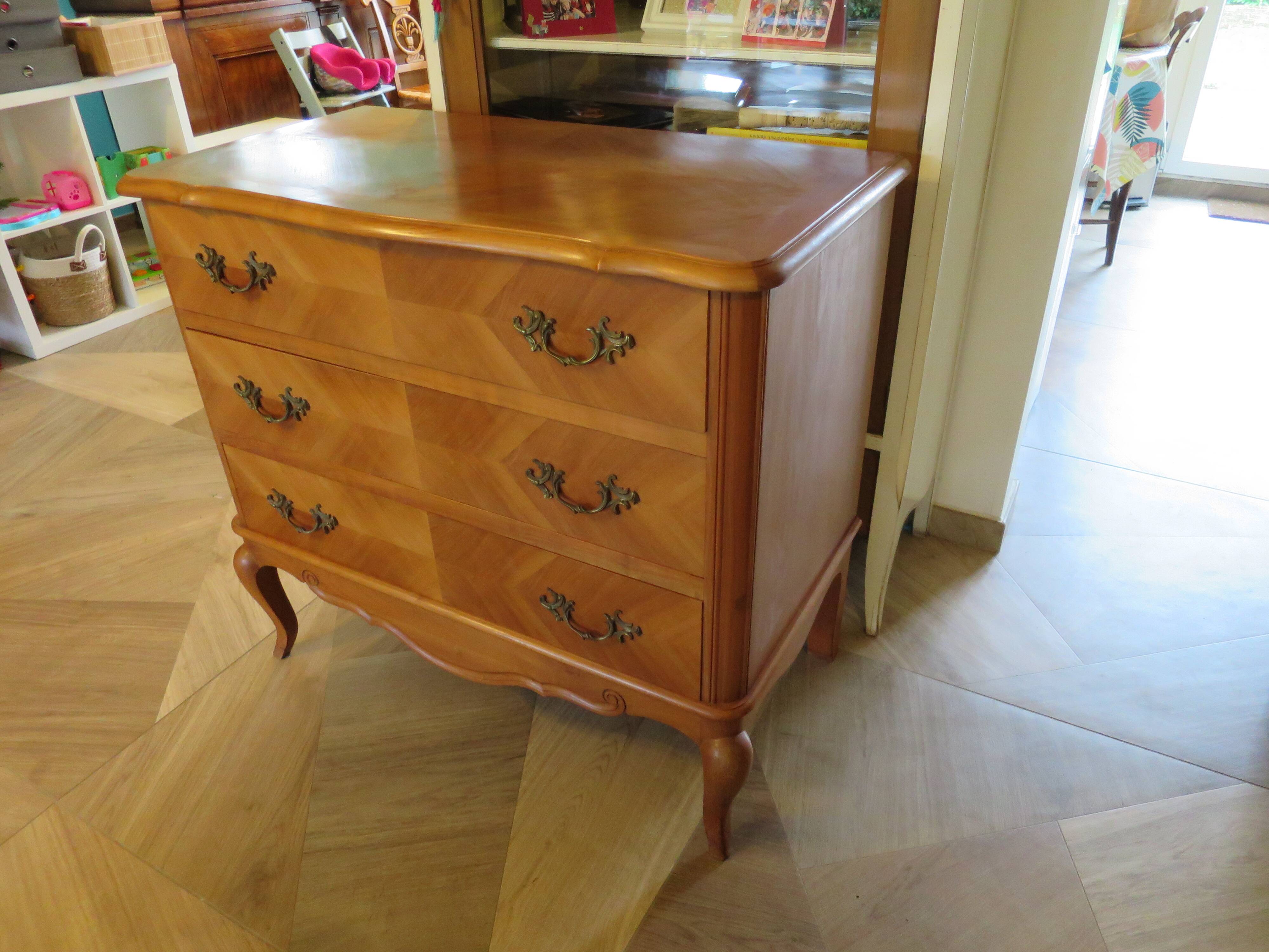 Louis XV style 3-drawer chest of drawers in solid wood